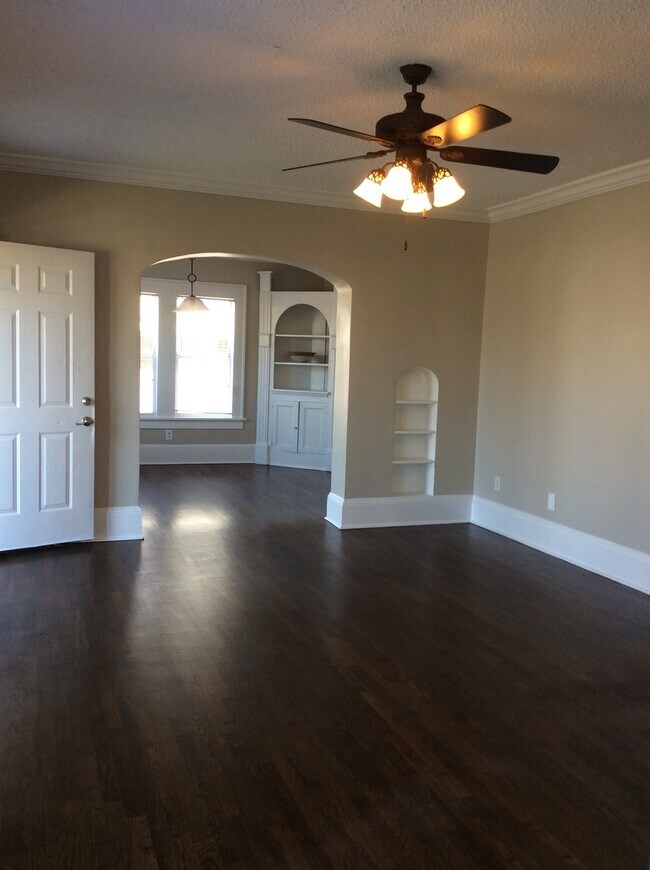 Building Photo - MUST SEE INSIDE! Beautifully renovated 2 b...