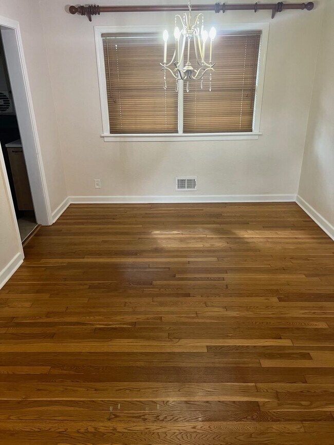 Building Photo - BEAUTIFUL RANCH HOME WITH NEW KITCHEN AND ...