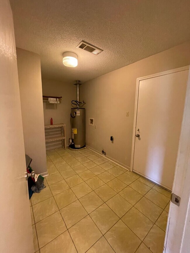 Building Photo - Home for rent!