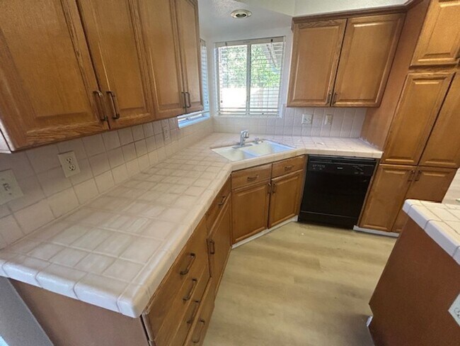 Building Photo - 6010 W Cambridge Ave