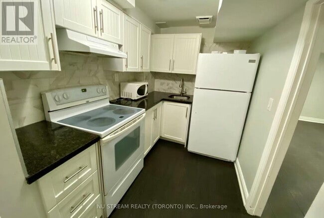 Building Photo - 4144 Lastrada Heights