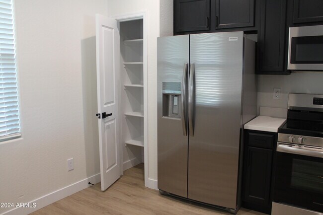 Foto del edificio - 739 W Dana Dr