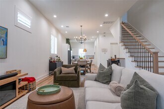 Building Photo - 1307 E 27th St