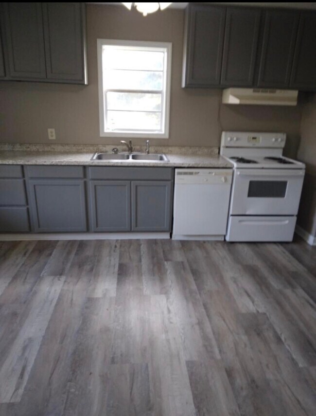 Building Photo - 1073 Flowers St