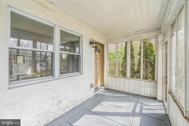 Building Photo - 557 9th Ave