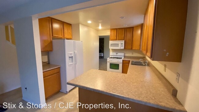 Building Photo - 9113 E Chenango Ave