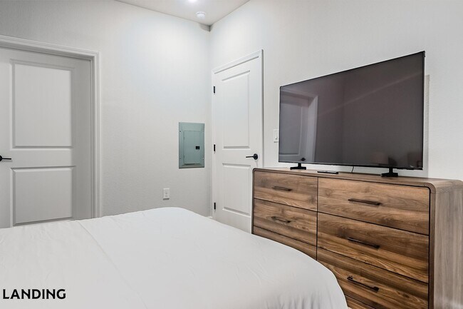 Foto del edificio - 1650 Harris Hill Rd