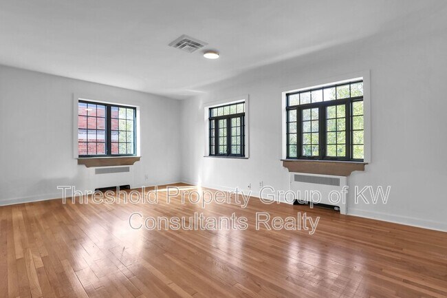 Foto del edificio - 451 E Town St