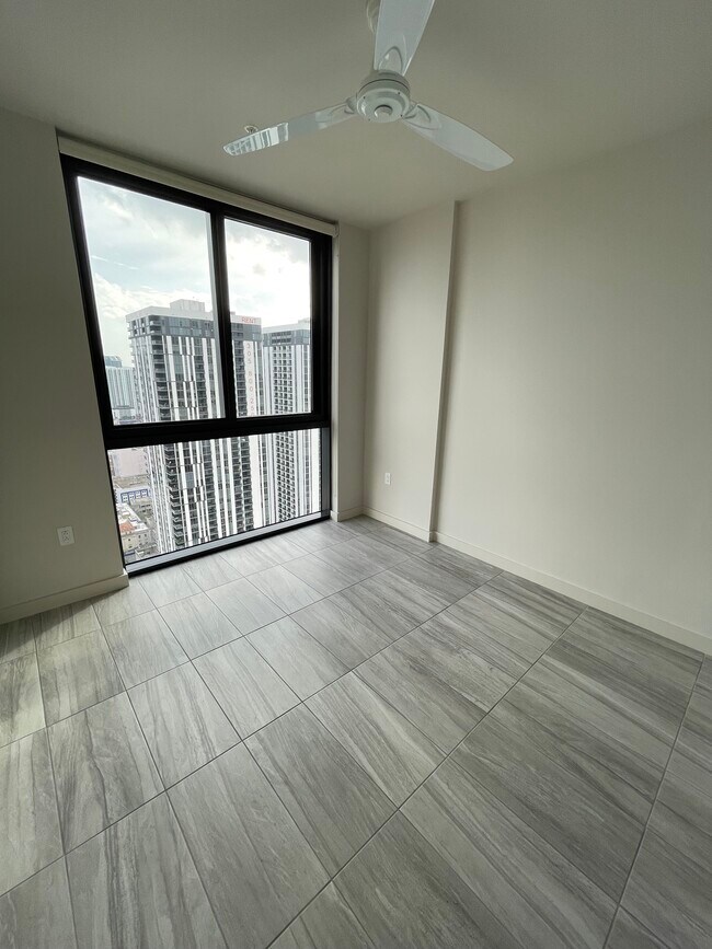 Foto del edificio - 600 NE 1st Ave