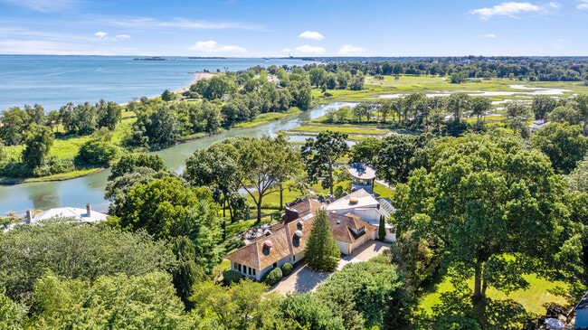 Building Photo - 11 Beachside Common