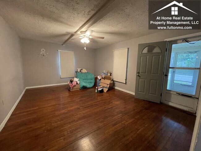 Building Photo - 914 Grand Street