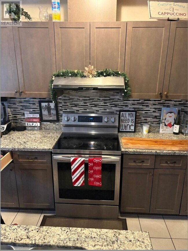 Photo du bâtiment - 87 Sonoma Valley Cres