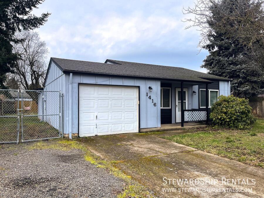 Foto principal - 3 bed/1 bath home in Bethel area