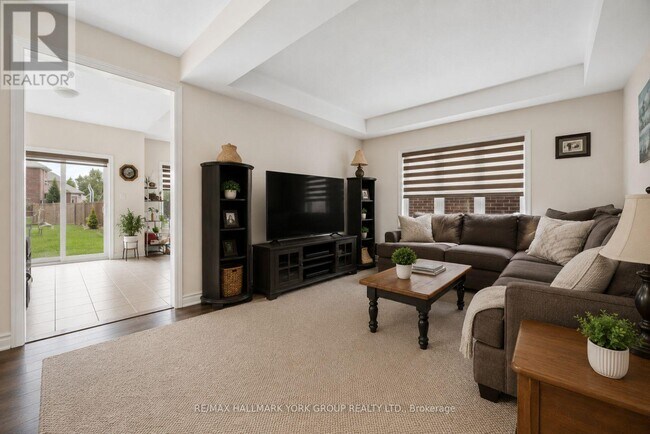 Building Photo - 45 Furniss St