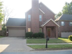 Building Photo - 111 SE G Ct