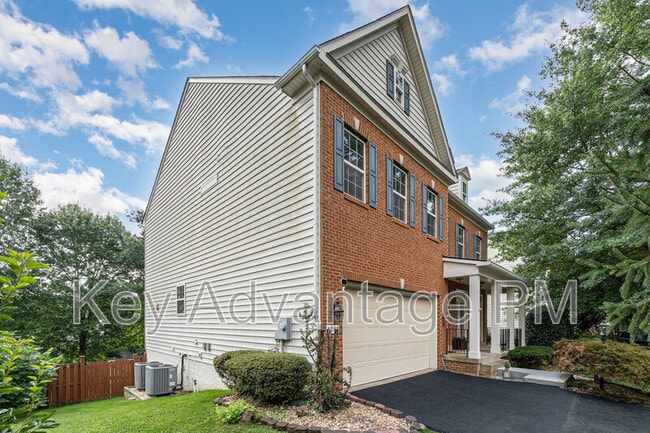 Building Photo - 4203 Talon Dr
