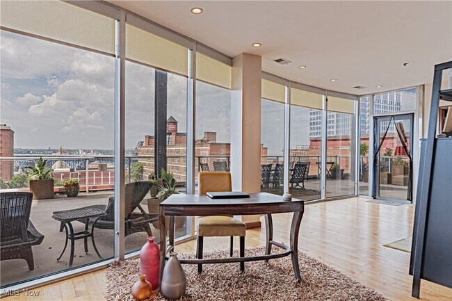 Foto del edificio - 701 W Lakeside Ave