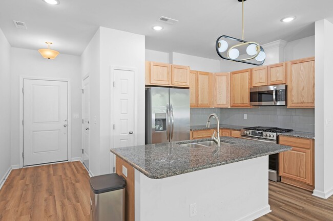 Building Photo - Charming 3 bedroom 2.5 bath Townhome in Wa...