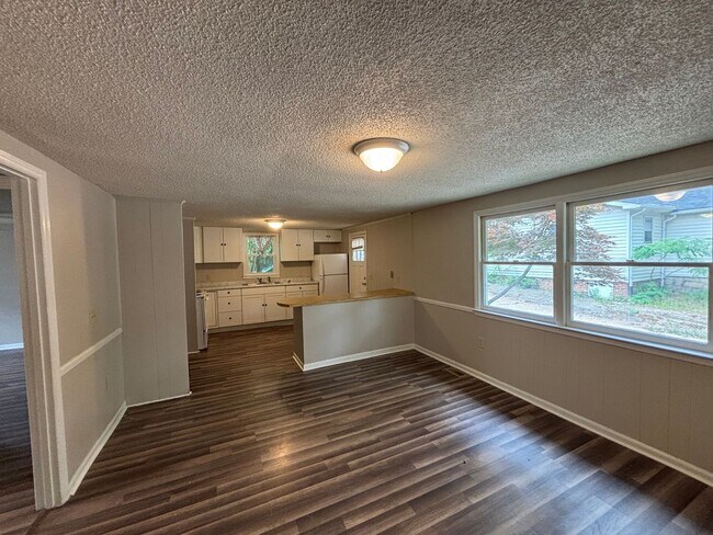 Foto del edificio - 907 Skyland St