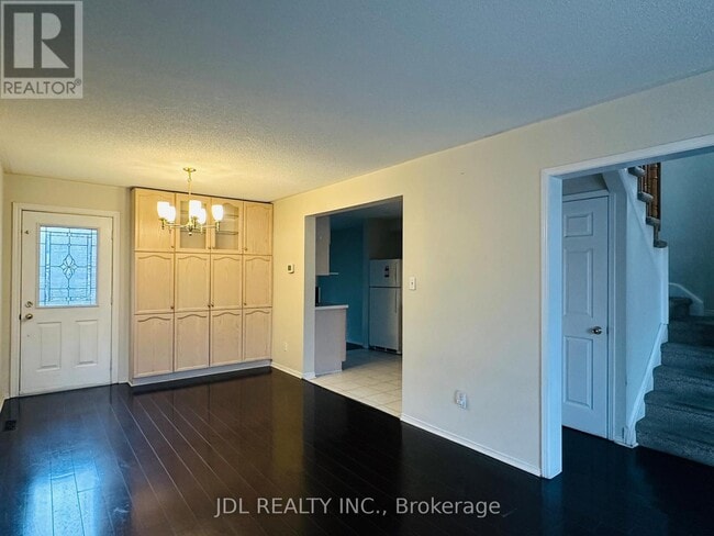 Building Photo - 18 Dunsmore Crescent