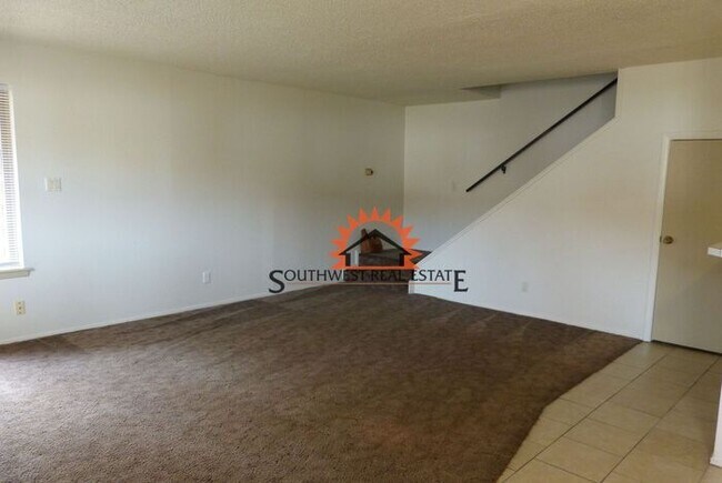 Foto del edificio - 2 story Condo with 1 car garage