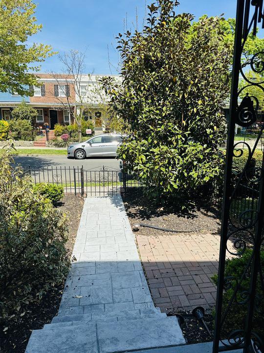 Foto del edificio - 1911 D St NE