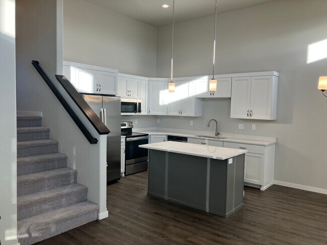 Building Photo - New 3 Bedroom/3 Bathroom Twin Home