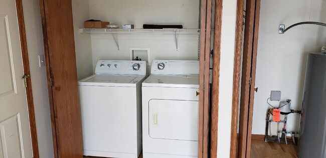 Building Photo - 408 2nd Ave W