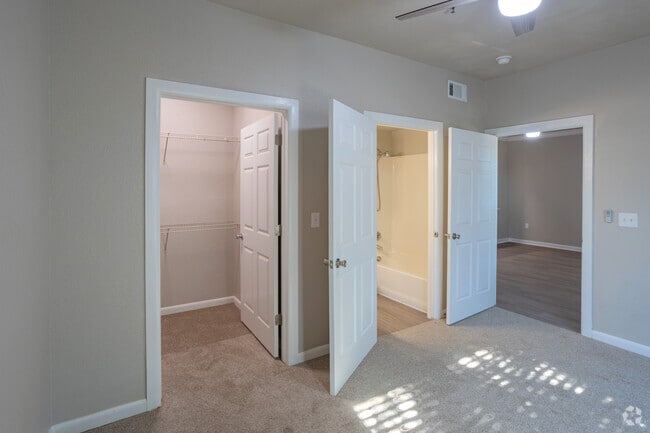 2BR, 2BA - 908SF - Heights at Battle Creek