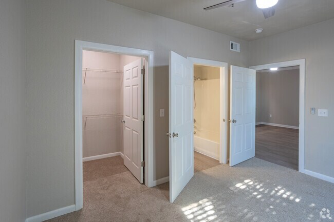 2BR, 2BA - 908SF - Heights at Battle Creek