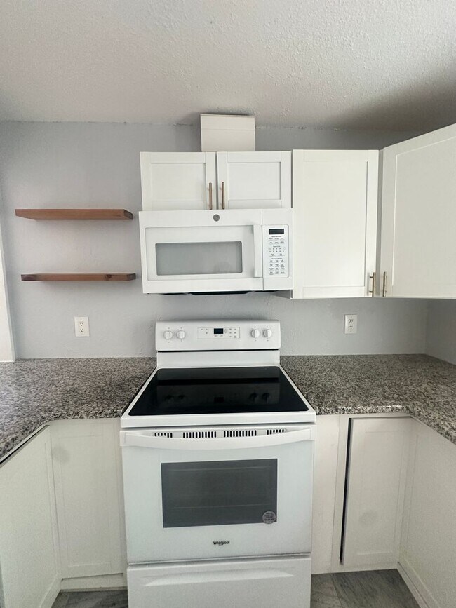 Foto del edificio - 410 Glover Ave