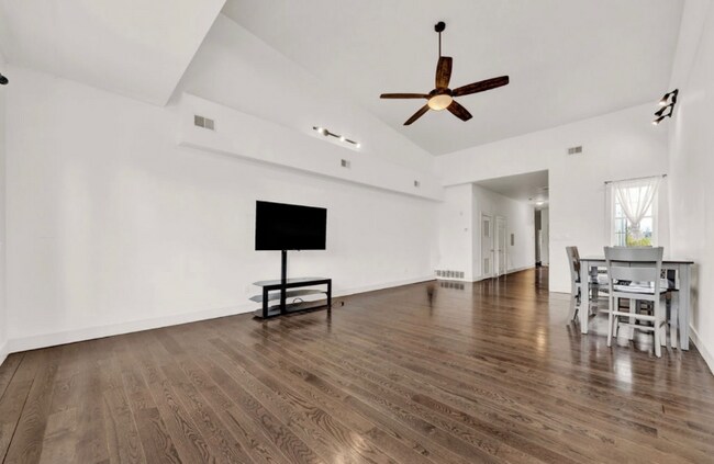 Foto del edificio - 1637 N 33rd St