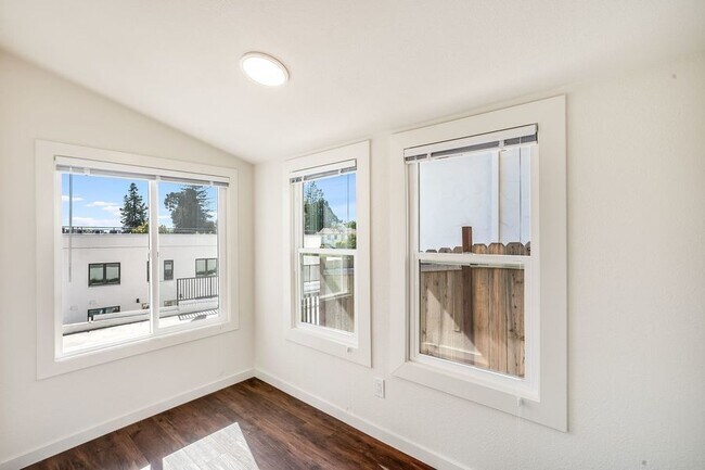Building Photo - 2 bed/1 bath Luxury Casita, Age Restrict f...