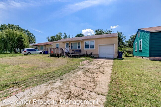 Building Photo - 3 br, 1 bath House - 7724 E Independence St