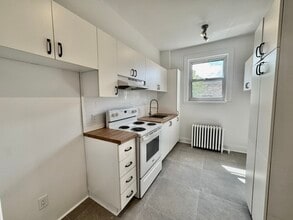 Building Photo - 3855 Av Northcliffe