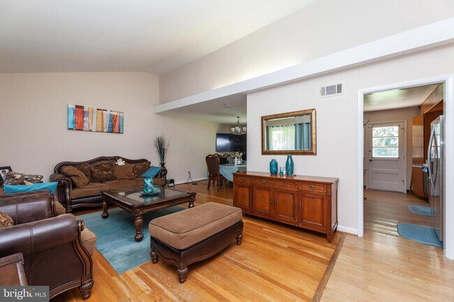 Building Photo - 10883 Lockwood Dr