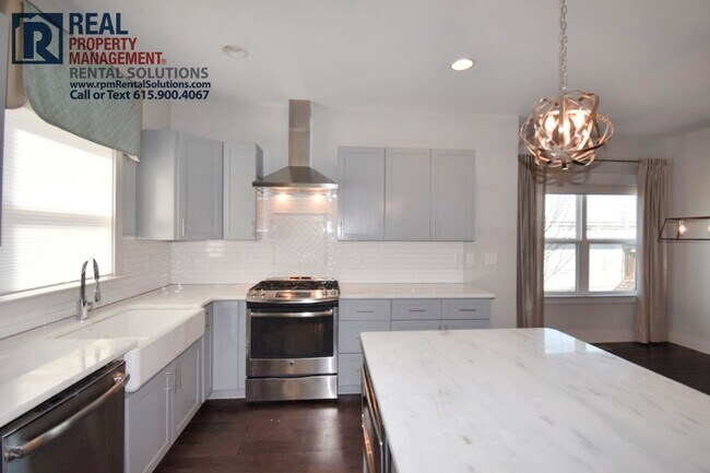 Foto del edificio - Wonderful 3 bedroom 3.5 bath in Sylvan Par...