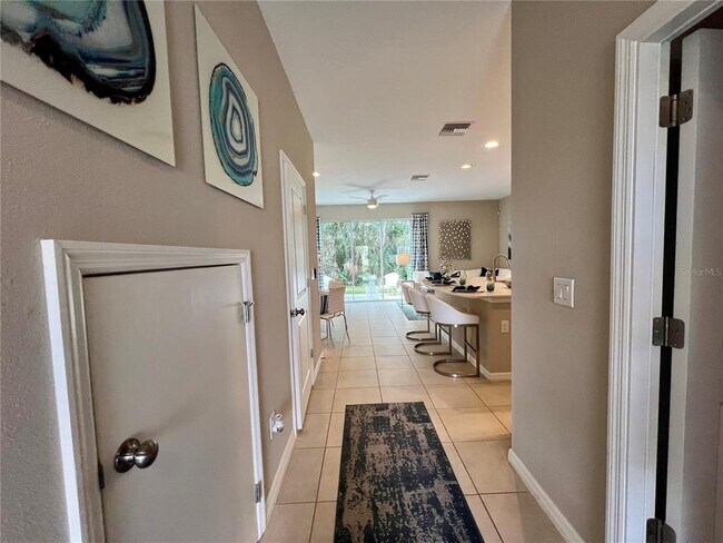 Building Photo - 10553 Oakside Dr
