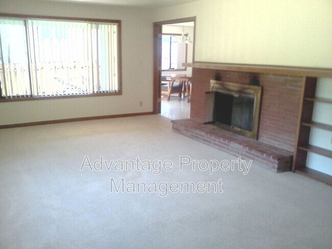 Foto del edificio - 259 Walnut Dr S