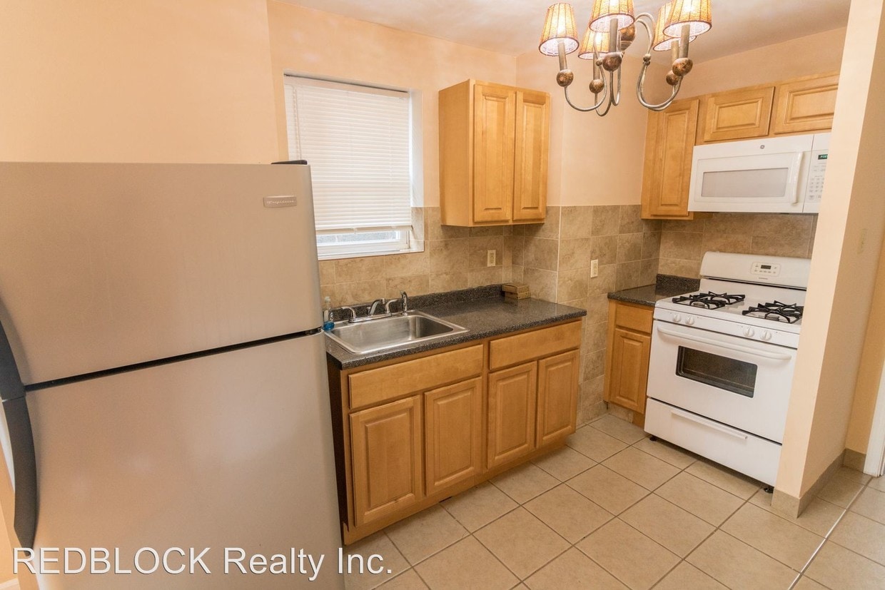 Primary Photo - 4831 Longshore Ave