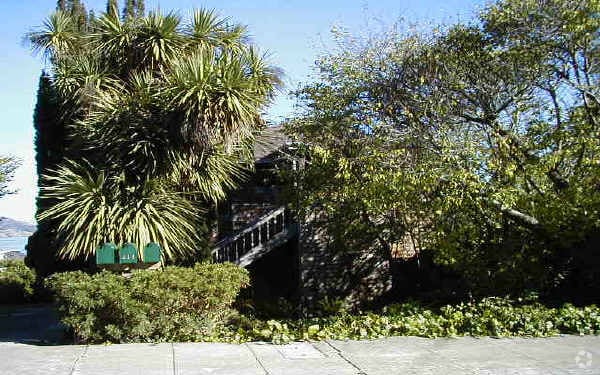 Building Photo - 214 3rd St
