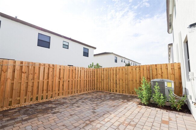 Foto del edificio - 23057 SW 129th Pl