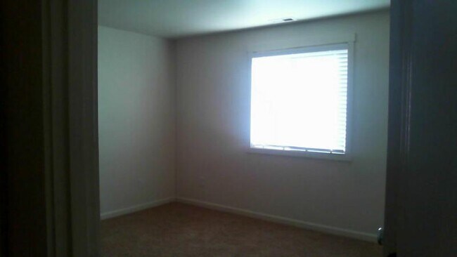 Building Photo - 340 S. Dovetail Ct