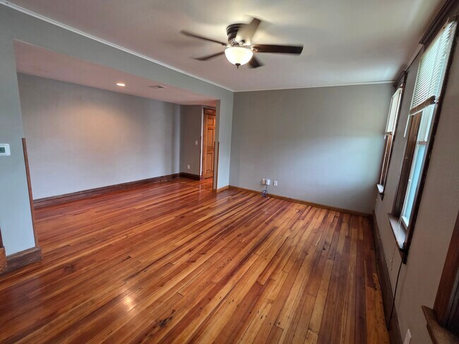 Foto del edificio - 2154 Kleine St