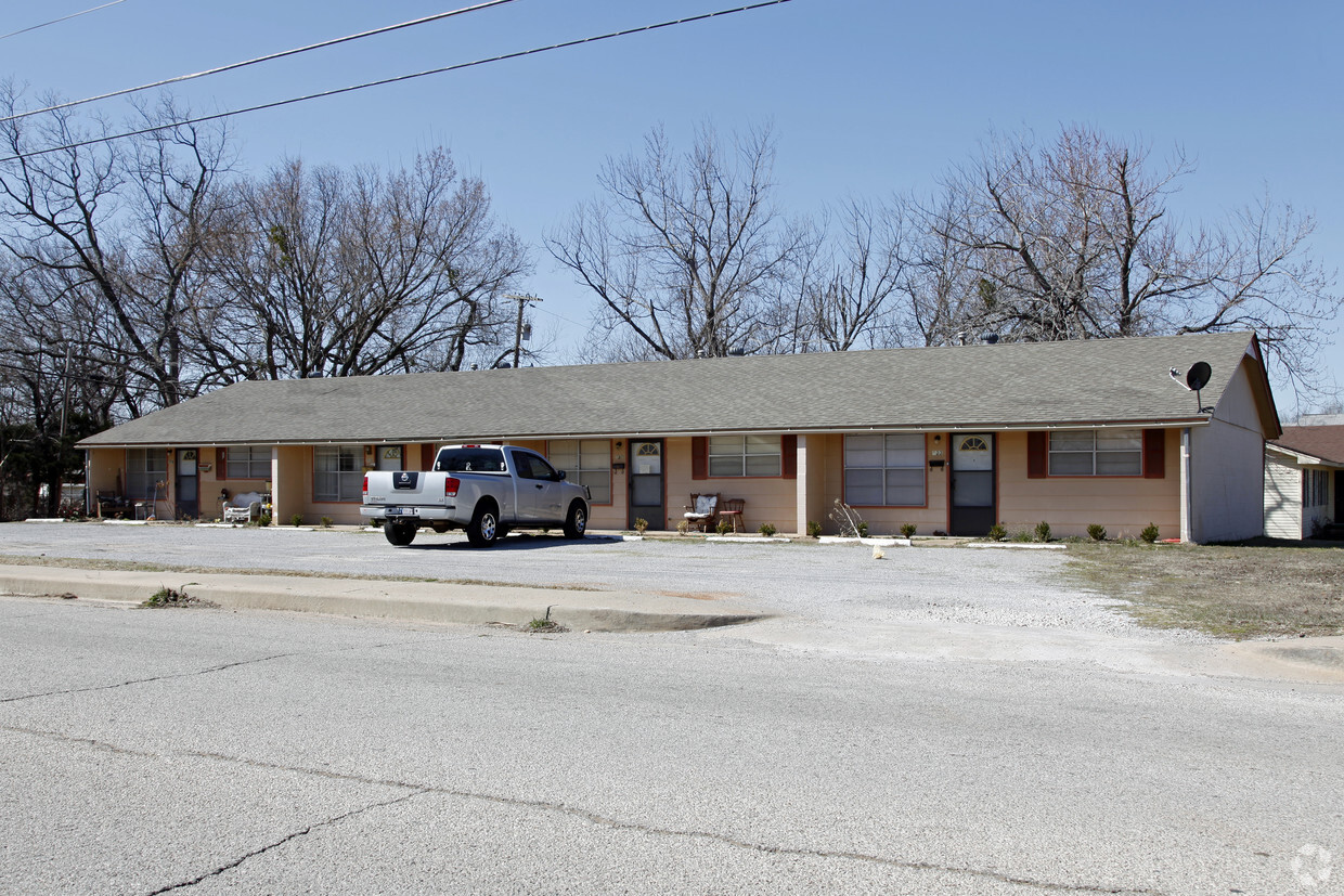 Building Photo - 116-122 N Rangeline St