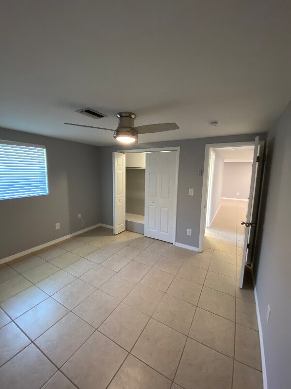 Building Photo - 2040 Sandrala Dr