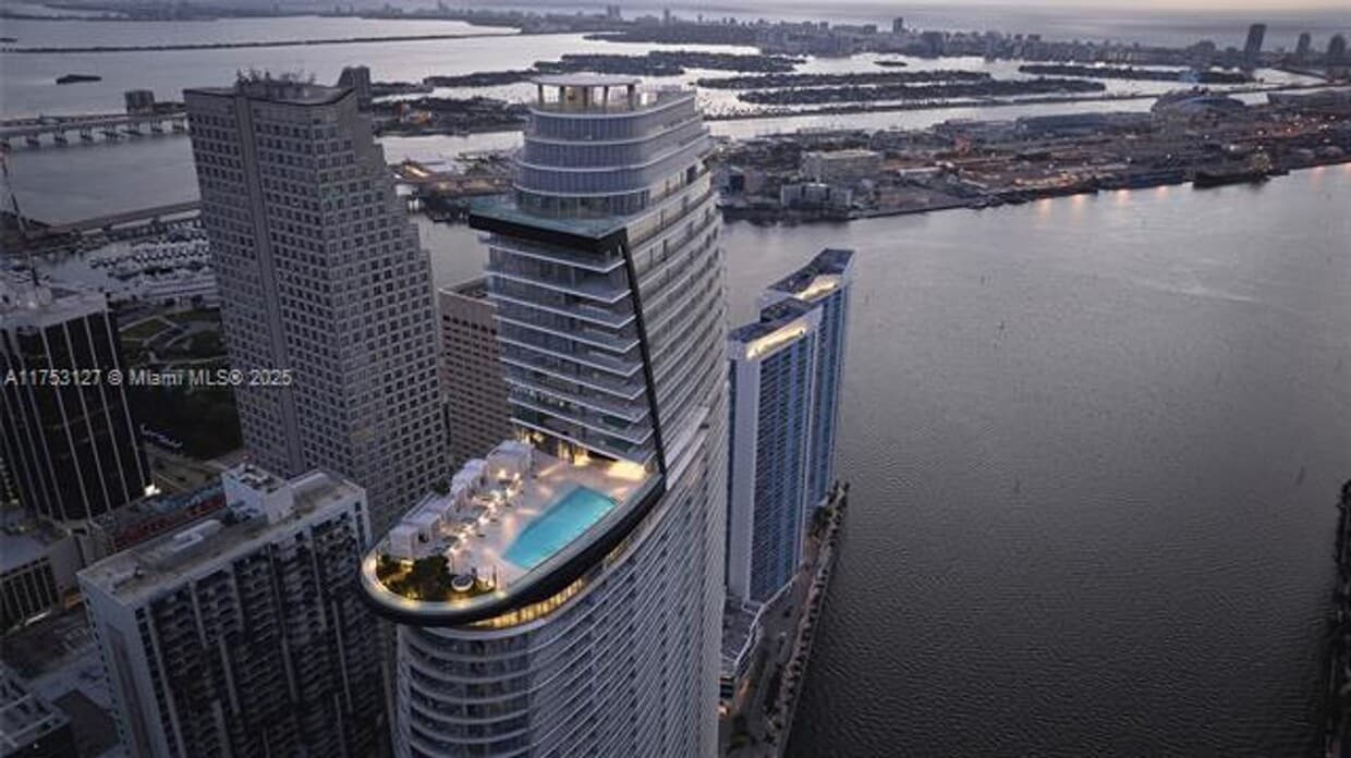 Primary Photo - 300 Biscayne Blvd Way