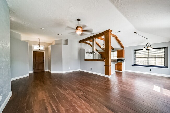 Foto del edificio - 8131 Split Oak Dr