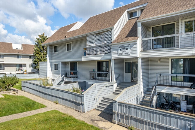 Building Photo - Deerwood Place