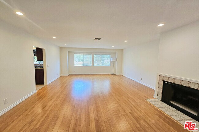 Foto del edificio - 1454 E Orange Grove Blvd